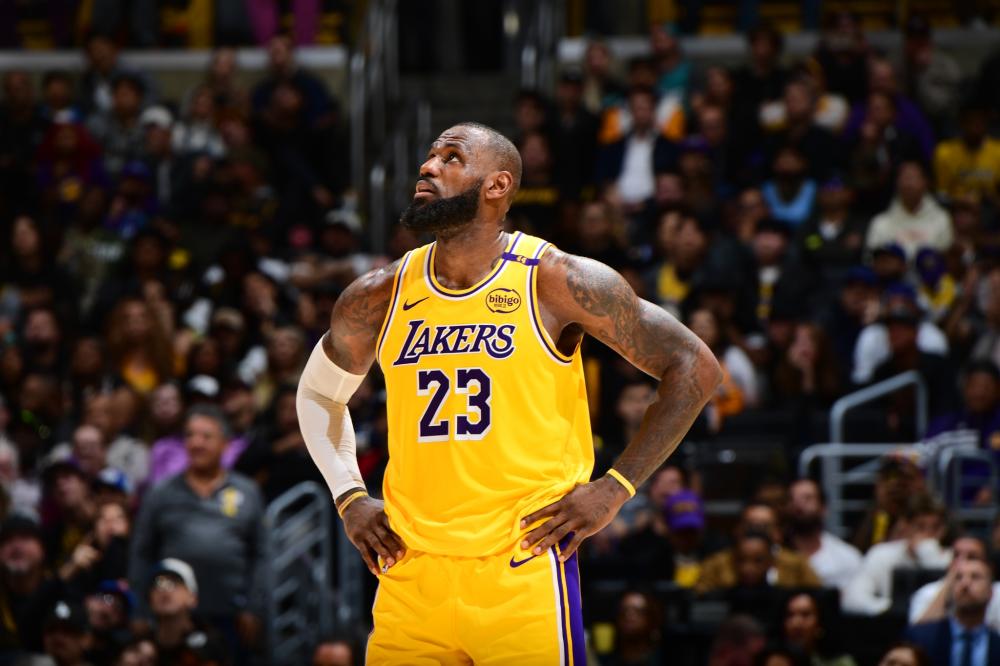 这名身着昂 这名身着昂